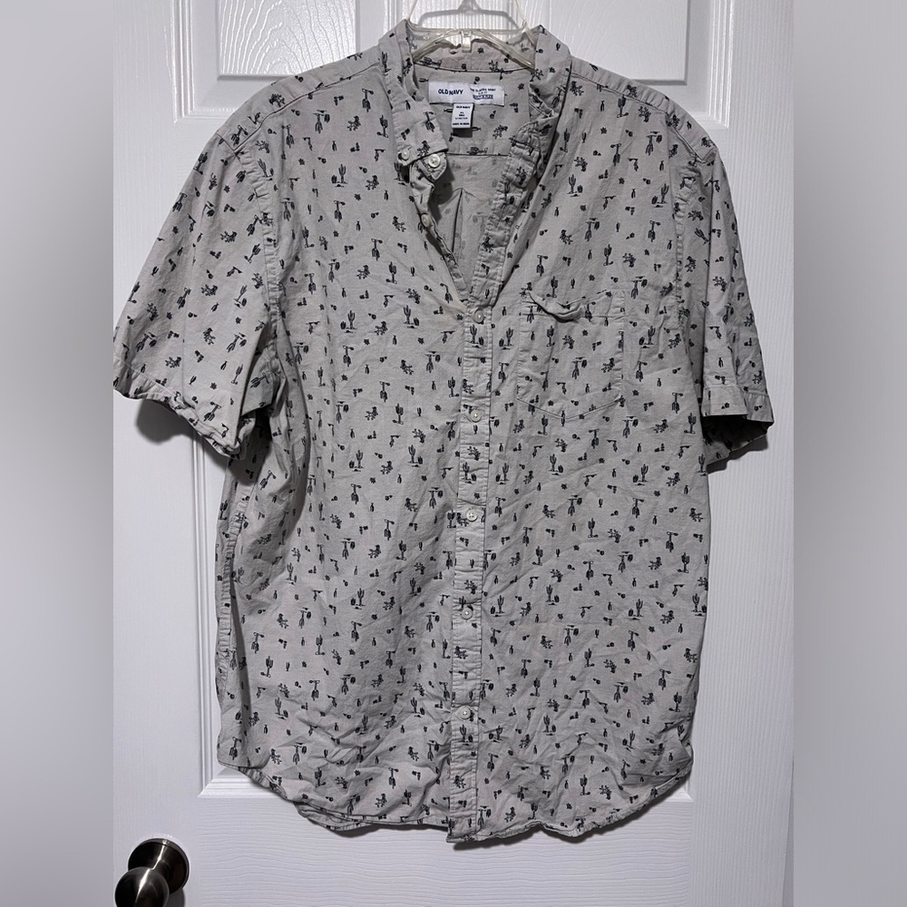 Cactus print grey button down Old Navy Men’s slim fit Classic Shirt